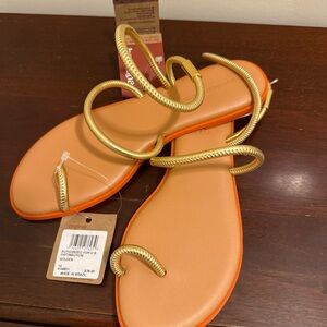 Golden Sandals by Havaianas size 10 NWT